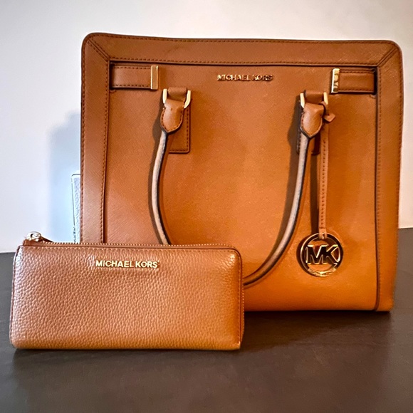 Michael Kors purse and wallet - Picture 6 of 6